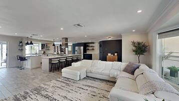 House (3 Bedrooms) | Property amenity