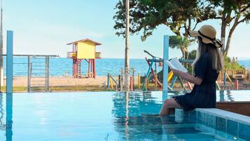 Een 24-inch flatscreentelevisie met digitale zenders