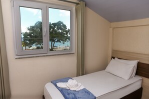 Superior Suite | 1 bedroom, iron/ironing board, free WiFi, bed sheets - Pousada Roberto Monteiro - Frente Mar (Florianópolis)