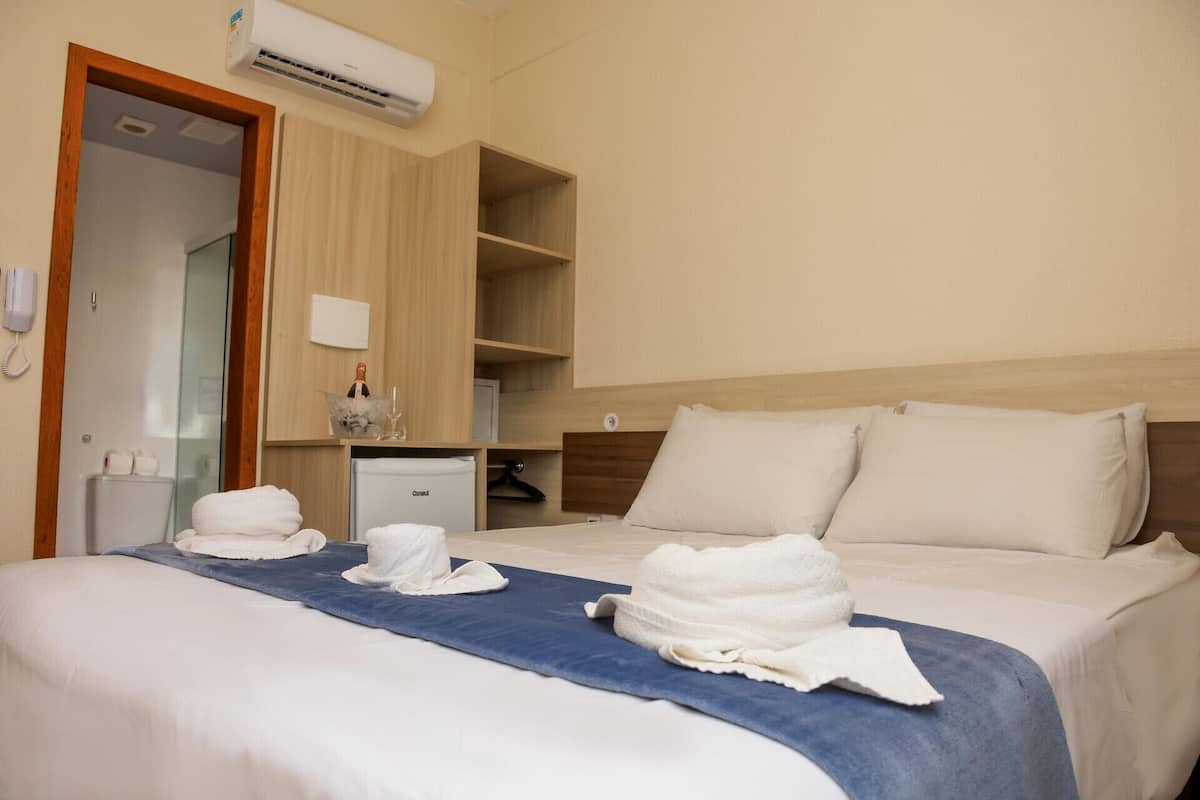 1 bedroom, iron/ironing board, WiFi (free), bed sheets