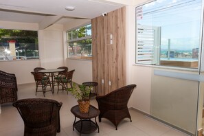 24-inch flat-screen TV with digital channels - Pousada Roberto Monteiro - Frente Mar (Florianópolis)