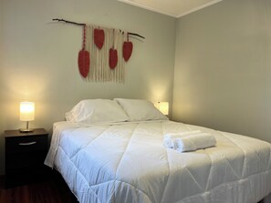 Traditional Room | Individually decorated, individually furnished, free WiFi, bed sheets - Hostal Rufus (Natales)