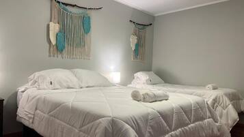 Traditional Triple Room | Individually decorated, individually furnished, free WiFi, bed sheets