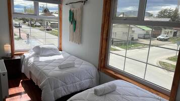 Traditional Room, 2 Twin Beds | 2 bedrooms, individually decorated, individually furnished, free WiFi