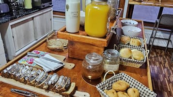 Free daily buffet breakfast