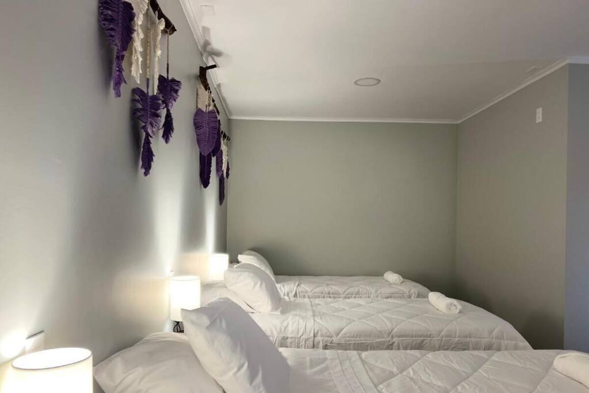 Room | WiFi (free), individually decorated, individually furnished, bed sheets