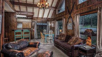 Studio (3 Bedrooms) | Property amenity