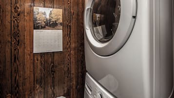 Studio (3 Bedrooms) | Property amenity