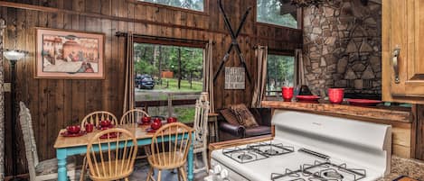 Studio (3 Bedrooms) | Property amenity