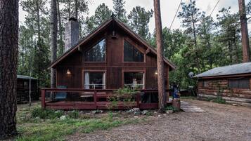 Studio (3 Bedrooms) | Property amenity