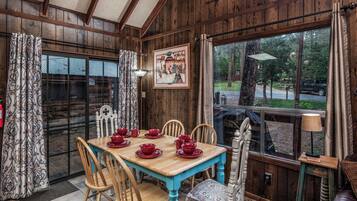 Studio (3 Bedrooms) | Property amenity