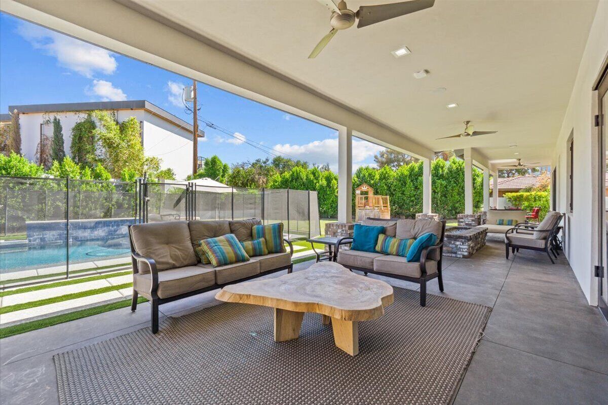 Stunning Contemporary Arcadia Home with pool and views of Camelback Mountain