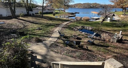 Relaxing lake front home with beautiful view on the lake, sleeps 7.