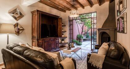 3BR Home with Rooftop & Garage in Centro