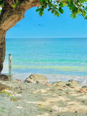 On the beach - To complete (Le Diamant)
