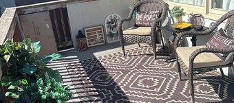 Home Away from home, fully/equipped, nearJBER, private parking <4 miles Downtown