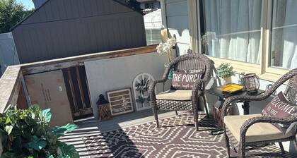 Home Away from home, fully/equipped, nearJBER, private parking <4 miles Downtown