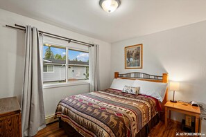 2 camere, una scrivania, ferro/asse da stiro, culla da viaggio