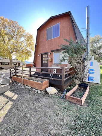 Exterior. Cozy Queen with Kitchenette in Flaming Gorge