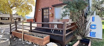 Cozy Queen with Kitchenette in Flaming Gorge
