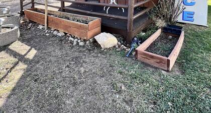 Cozy Queen with Kitchenette in Flaming Gorge