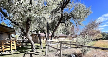 Cozy Queen with Kitchenette in Flaming Gorge