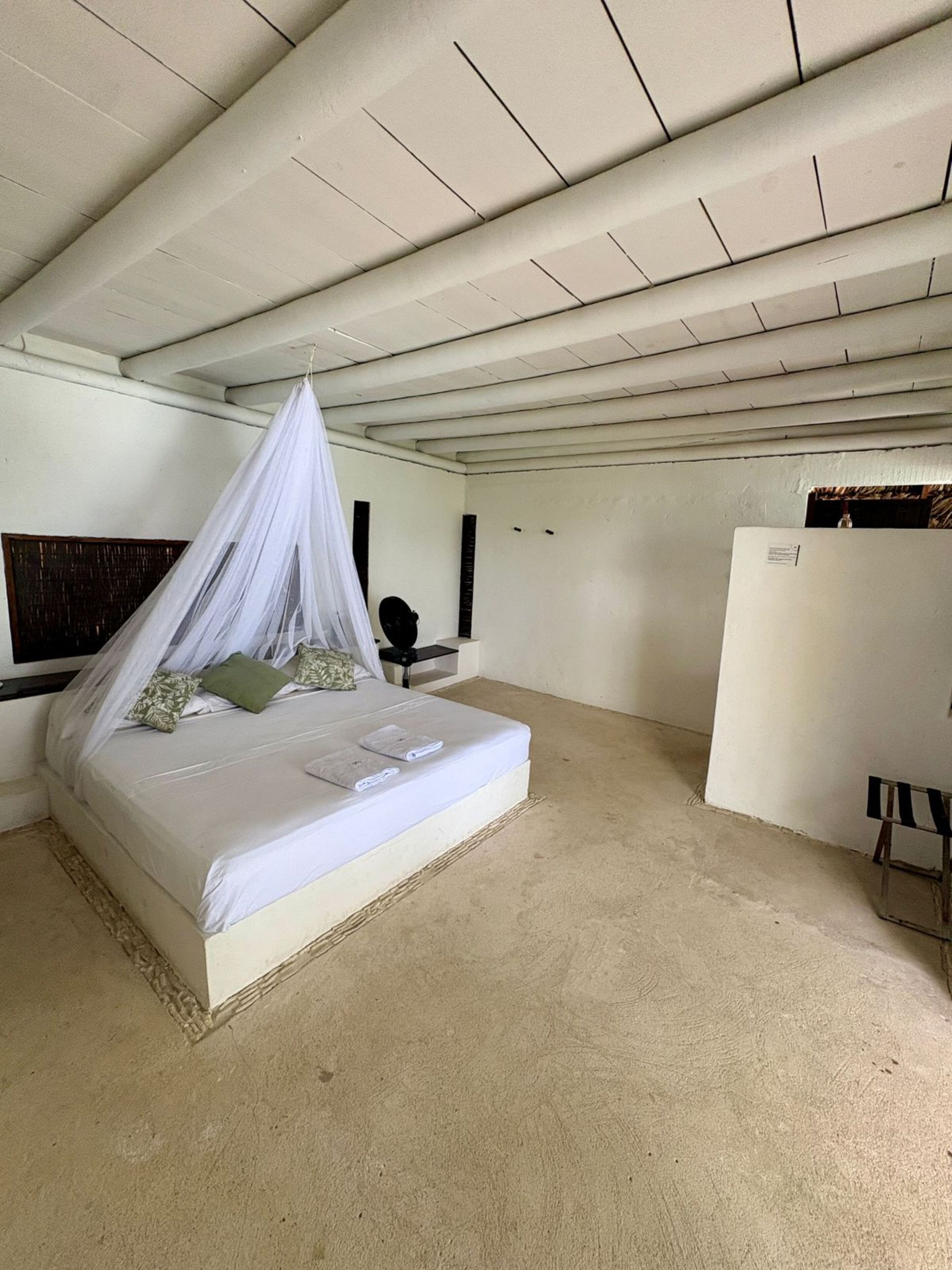 尊荣双人房 | 特色家居、免费 WiFi、床单