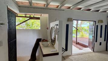 1 habitación, muebles diferentes, wifi gratis y ropa de cama