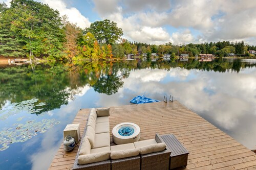 Horseshoe Lake Vacation Rental w/ Deck & Kayaks!