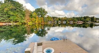 Horseshoe Lake Vacation Rental w/ Deck & Kayaks!