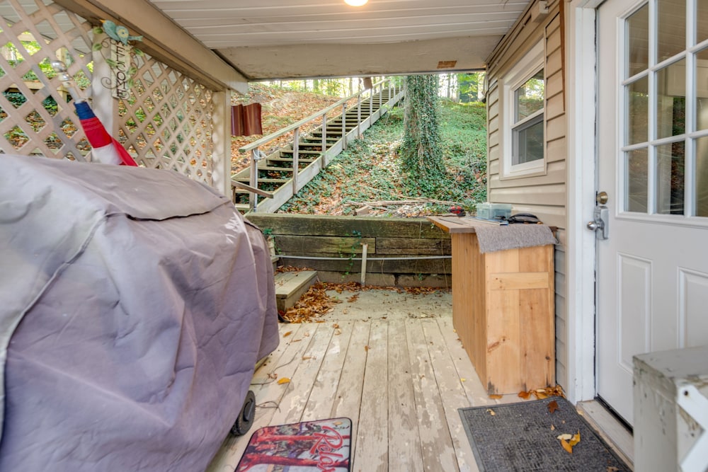 Horseshoe Lake Vacation Rental w/ Deck & Kayaks! Genesee County Vrbo