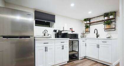 Chic Studio in Prime Location!