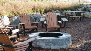 BBQ/picnic Area - Engle Farmhouse 5BDR Vineyard Views (Williamsburg)