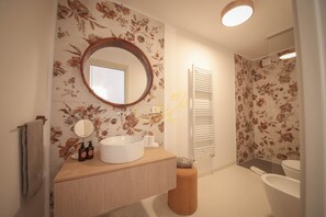 Shower, hair dryer, bidet, towels - TD Casa Brunetti Heart of Historic Center (Monopoli)