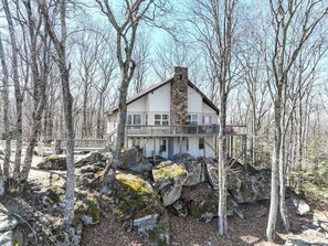 Exterior - Relax with the whole family or a group of friends at this peaceful mountain home (Beech Mountain)