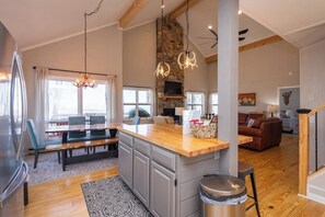 Interior - Relax with the whole family or a group of friends at this peaceful mountain home (Beech Mountain)