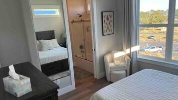 4 bedrooms, free WiFi, bed sheets, wheelchair access