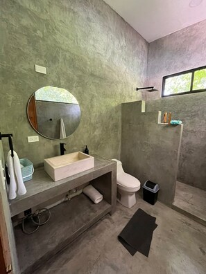 Shower, towels, toilet paper - Beautiful house in the middle of the jungle, in the heart of Santa Teresa (Santa Teresa)