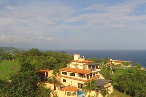 Exterior - Casa Xcaanda Oceanfront with Pool (Puerto Angel)