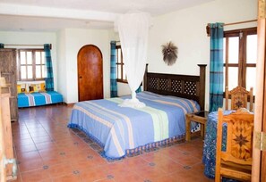 6 bedrooms, iron/ironing board, WiFi, bed sheets - Casa Xcaanda Oceanfront with Pool (Puerto Angel)