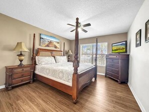 7 bedrooms, iron/ironing board, travel crib, WiFi - Beautiful Solana Villa (Davenport)