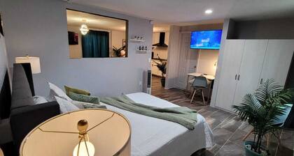 Cozy Private Studio Apartment / Couple Trip / Mini Golf