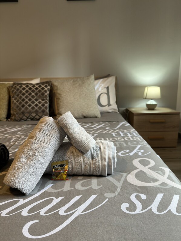 1 chambre, fer et planche à repasser, Wi-Fi gratuit, draps fournis