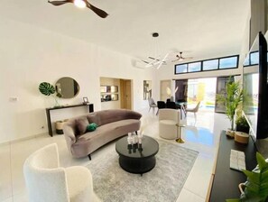 Smart TV - Enjoy a Private villa in Paradise with a private pool, FREE Wifi,Free NETFLIX
(Punta Cana)