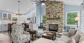 TV, caminetto, studio