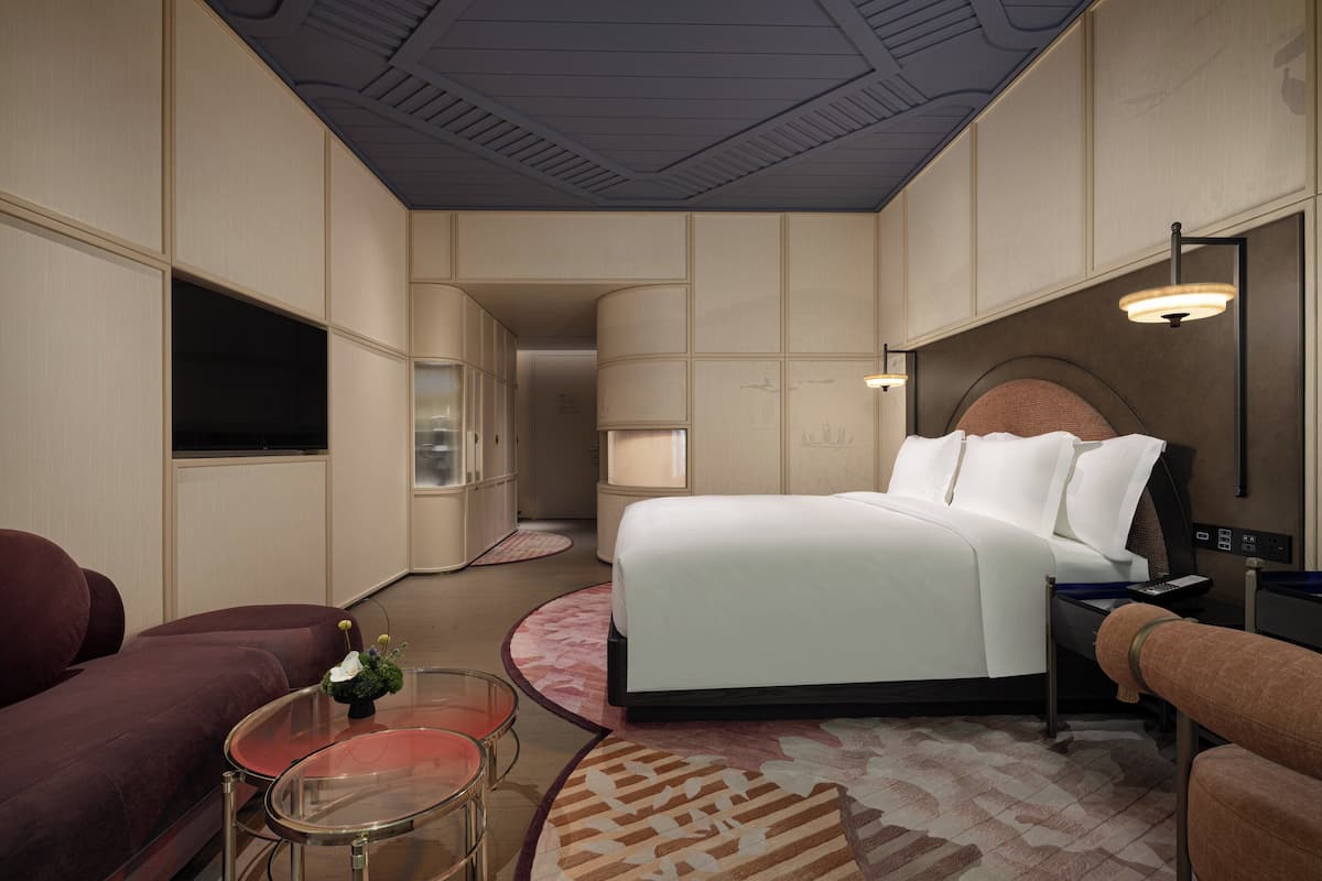 Minibar, pengeskab på værelset, individuelt design, skrivebord