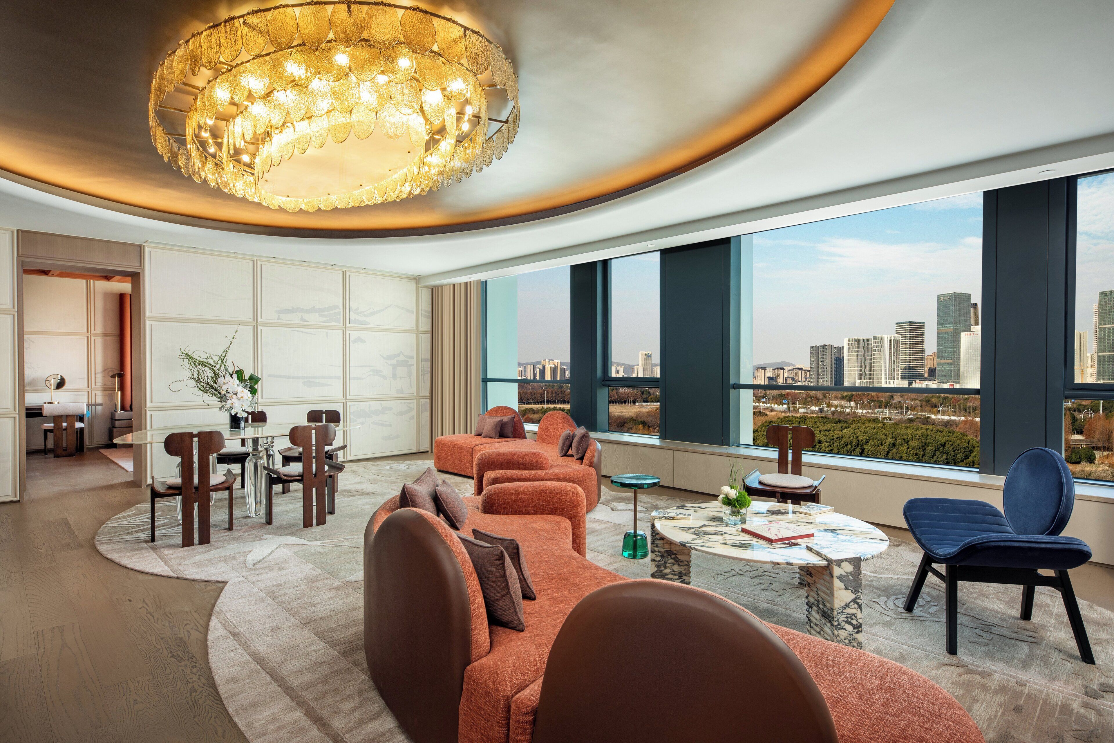 Minibar, Zimmersafe, individuell dekoriert, Schreibtisch