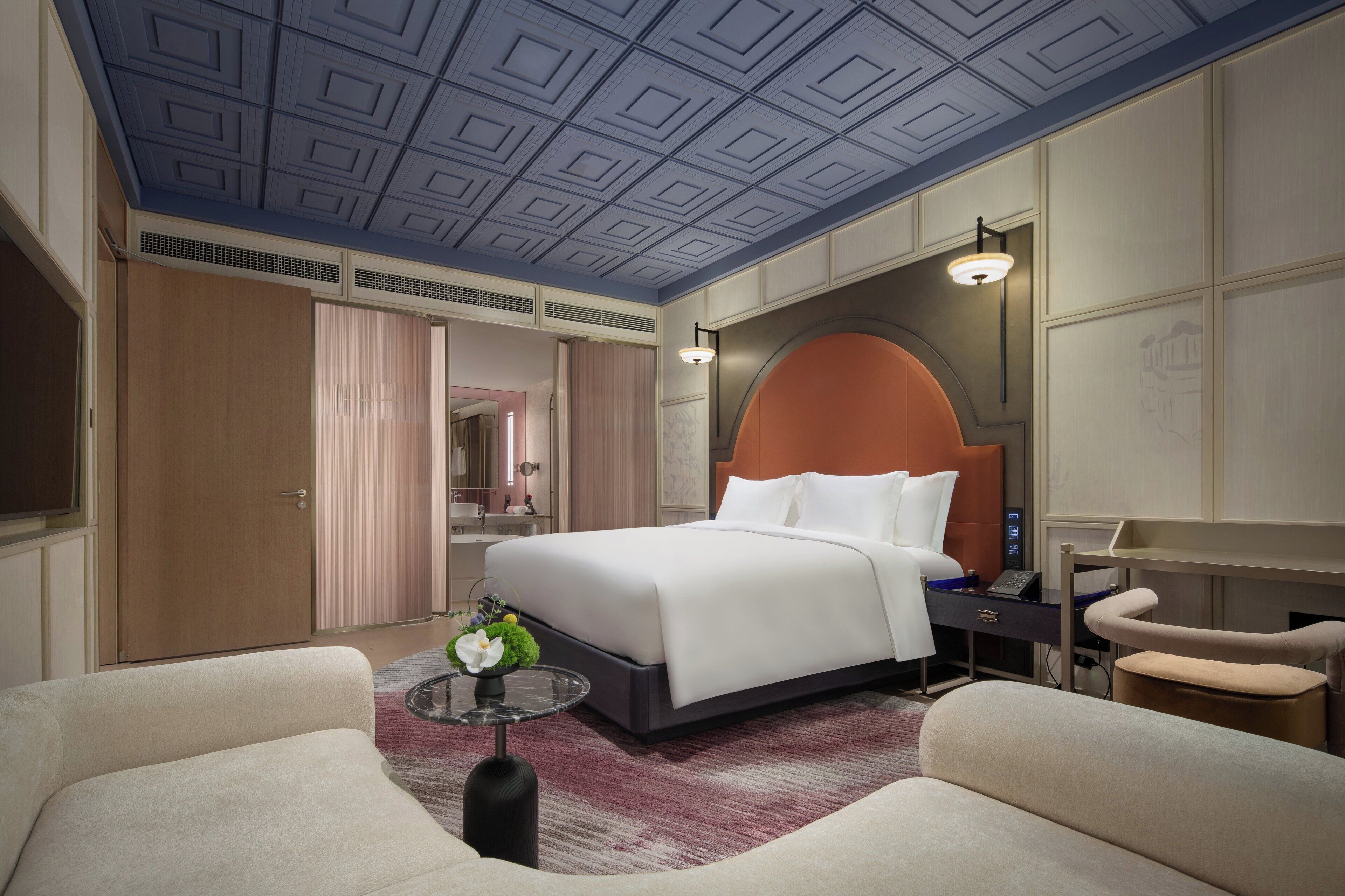 Standard Room, 1 Katil Raja (King), Garden View | Bar mini, peti besi dalam bilik, dihias secara berasingan, meja 