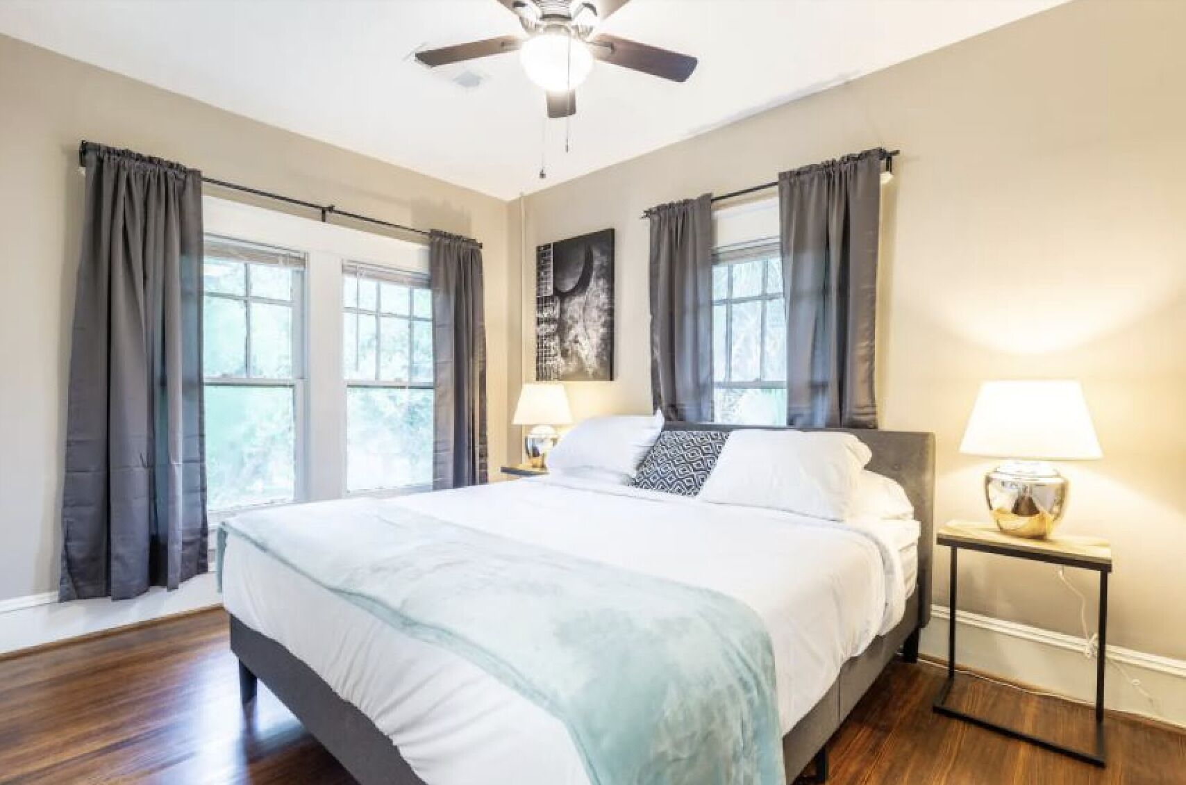 2 多间卧室、办公桌、熨斗/熨衣板、旅行婴儿床