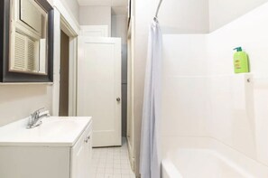 Amenidades de baño ecológicas, secadora de cabello, toallas, jabón 